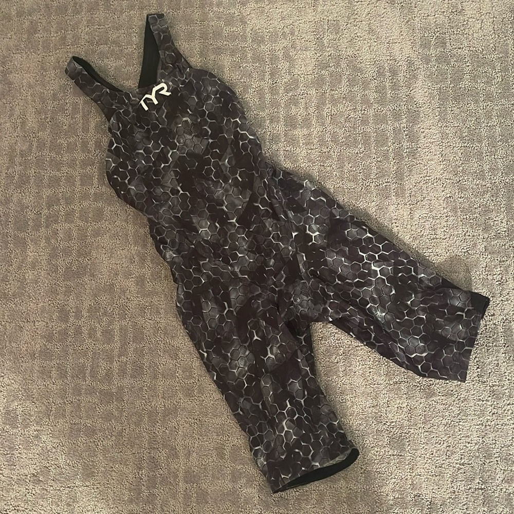 TYR Avictor - NOT comfort strap. Open back size 29